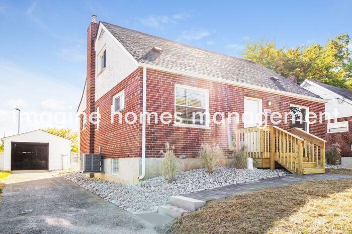 2266 Leelanau Ave - Photo 4 of 18