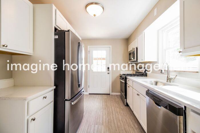 2266 Leelanau Ave - Photo 7 of 18