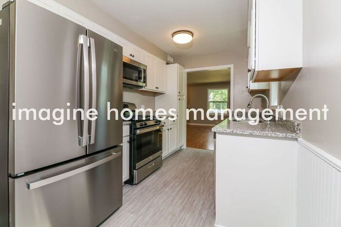5856 Russell Ave S - Photo 6 of 17