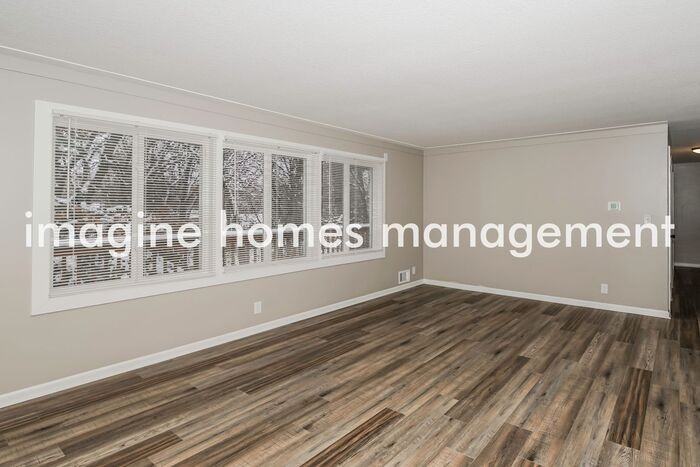 100 Crystal Lake Rd W - Photo 5 of 22