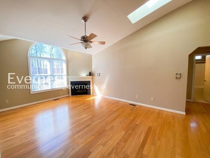 103 Winchester Ln - Photo 4 of 30