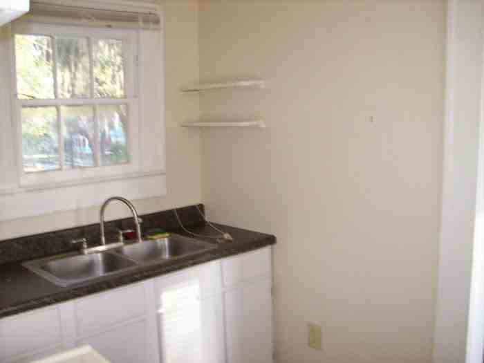 912 Lilly St #D - Photo 2 of 5