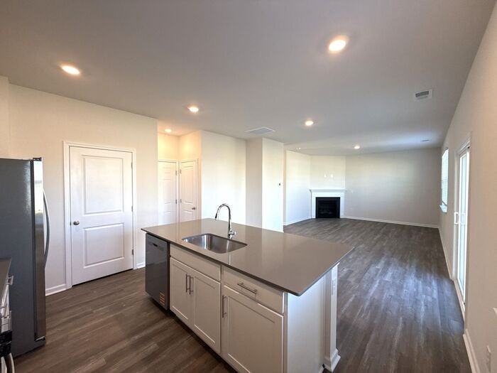 7640 Bainbridge Rd - Photo 4 of 17