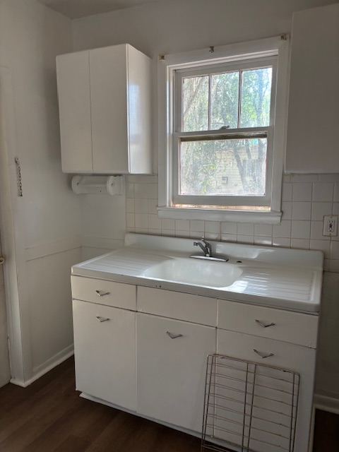 904 Lilly St #HALF - Photo 4 of 7