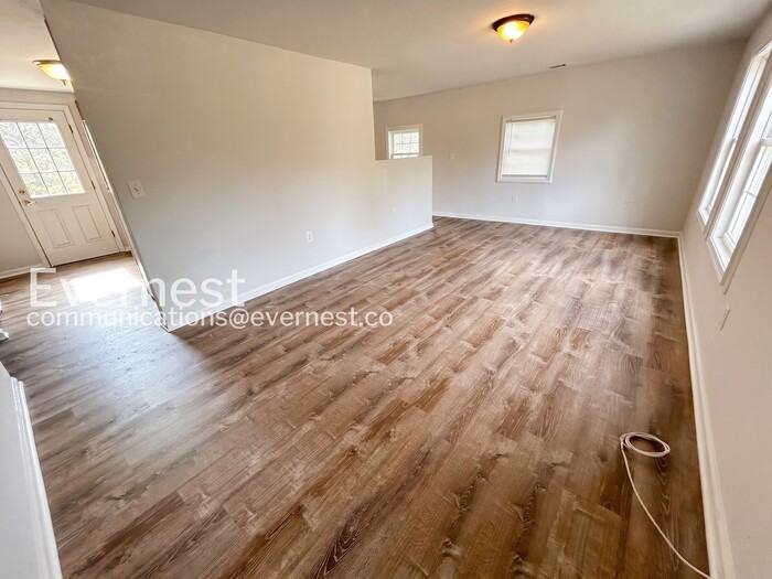 9716 Colby Ter - Photo 4 of 16