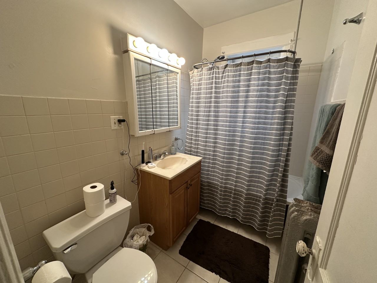 3619 N Pine Grove Ave #2 - Photo 3 of 8