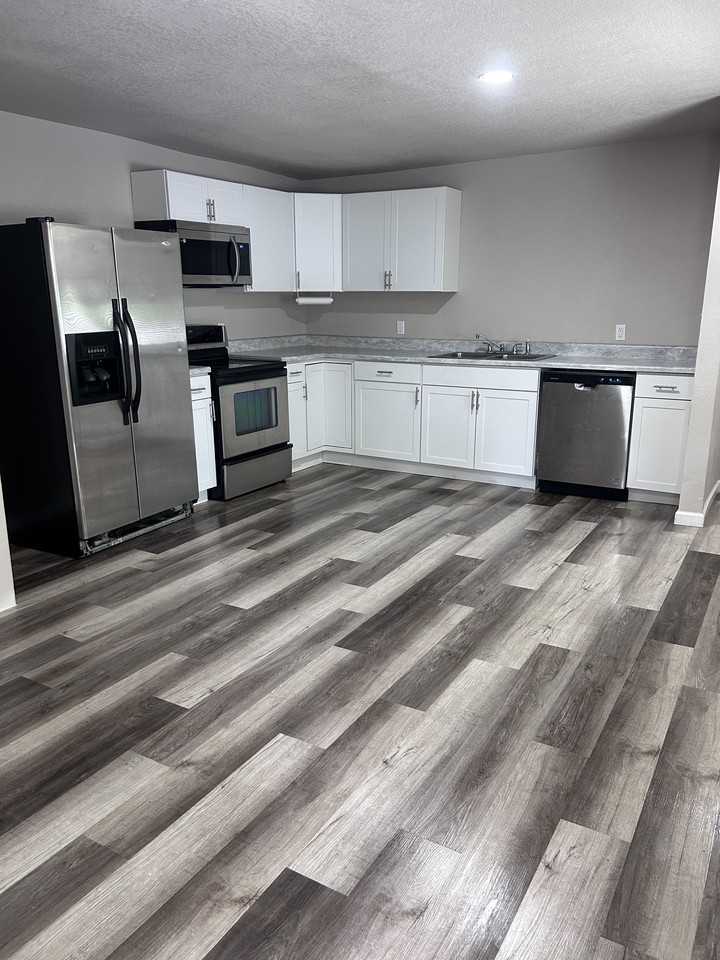 1601 W Main St #4 - Photo 2 of 12