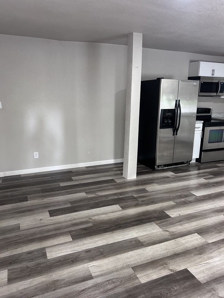 1601 W Main St #4 - Photo 5 of 12