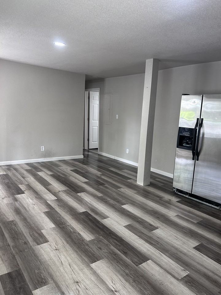 1601 W Main St #4 - Photo 6 of 12