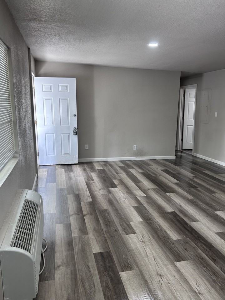 1601 W Main St #4 - Photo 7 of 12