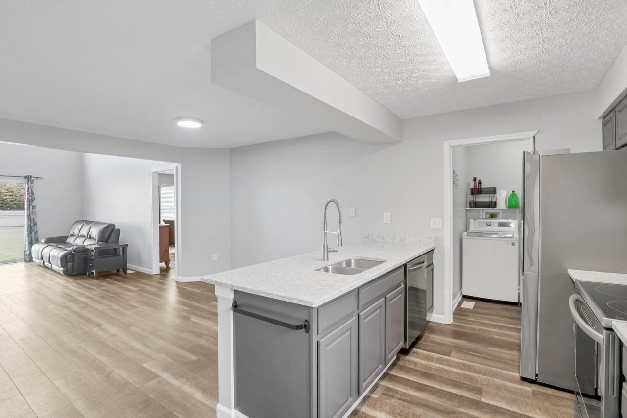 920 Sara Ct #920 - Photo 3 of 45