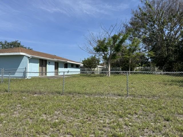 375 Sw Tulip Blvd #NA - Photo 2 of 8