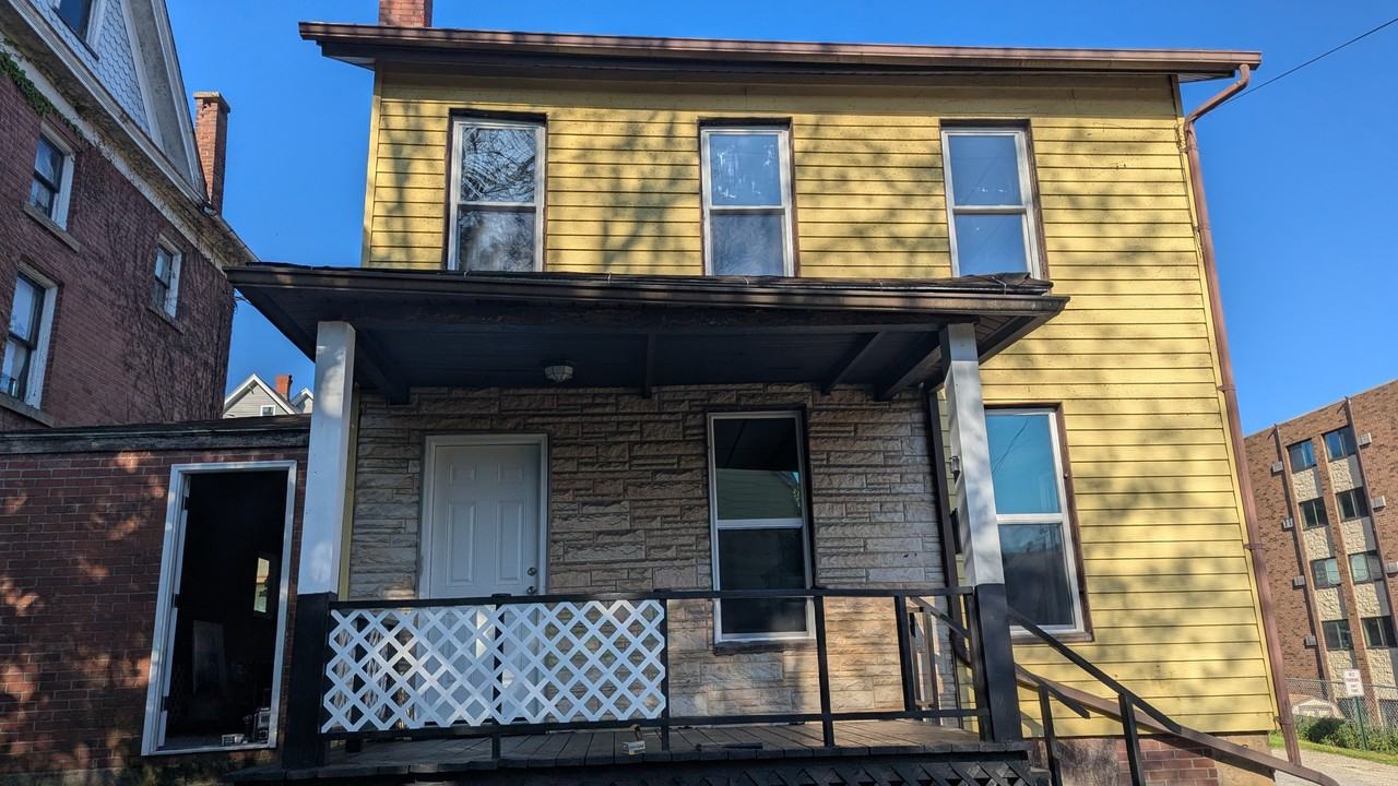 210 1/2 State St #NA - Photo 2 of 38