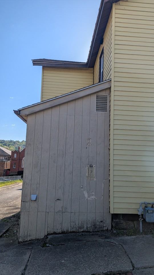 210 1/2 State St #NA - Photo 6 of 38
