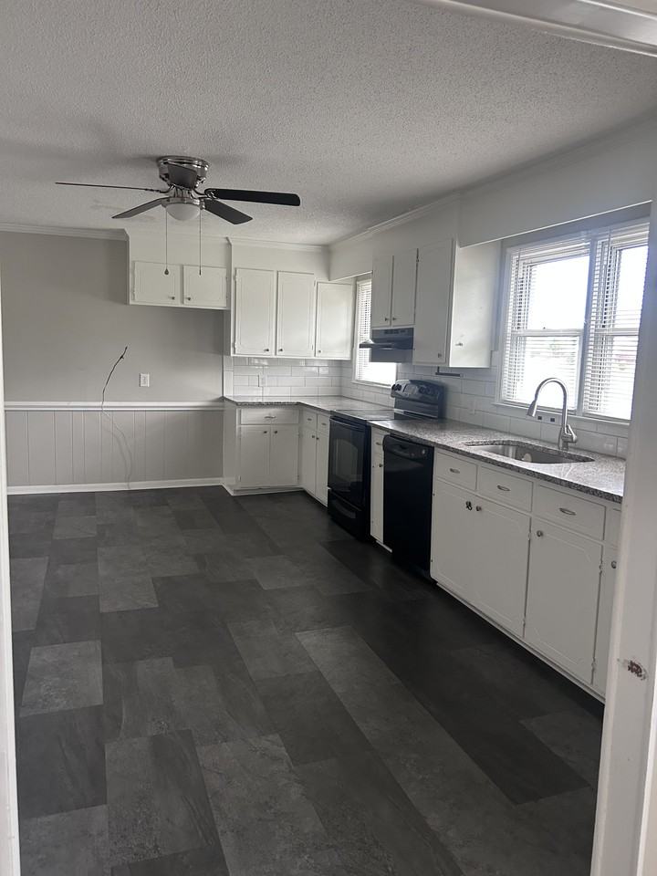 3074 Roberta Rd #NA - Photo 3 of 12