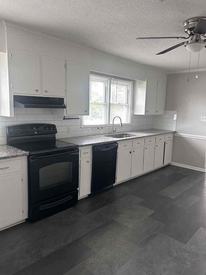 3074 Roberta Rd #NA - Photo 4 of 12