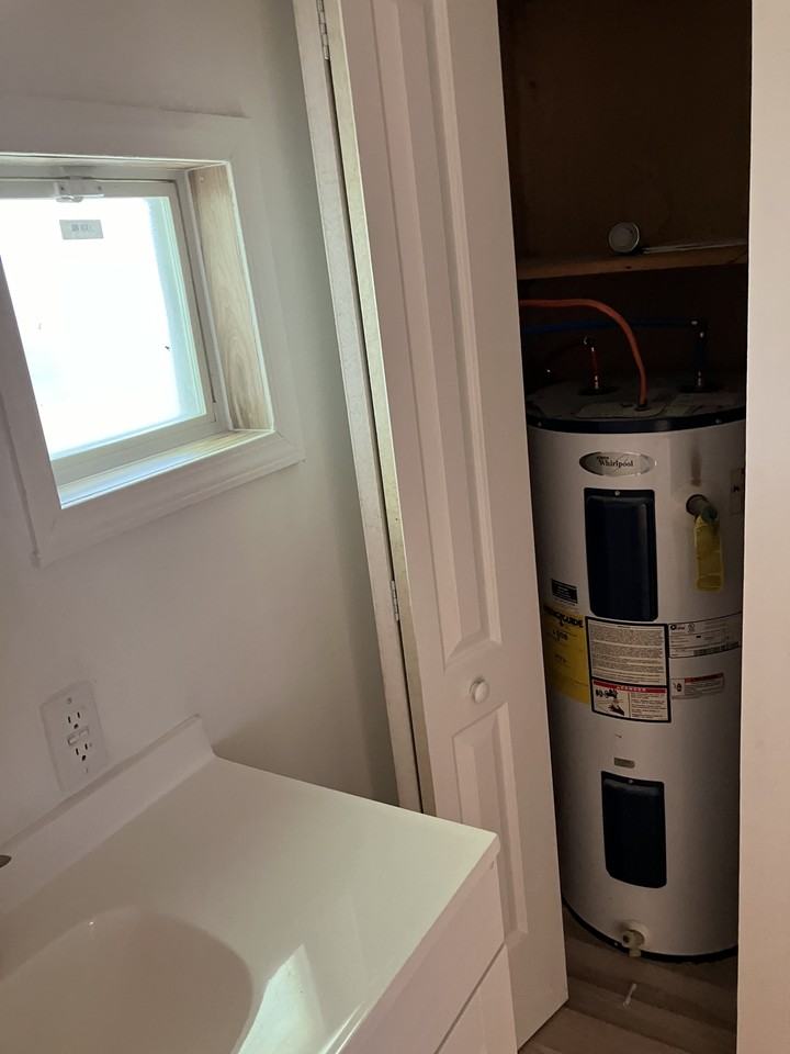 171 1/2 W Broadway St #171-1-2 - Photo 3 of 3