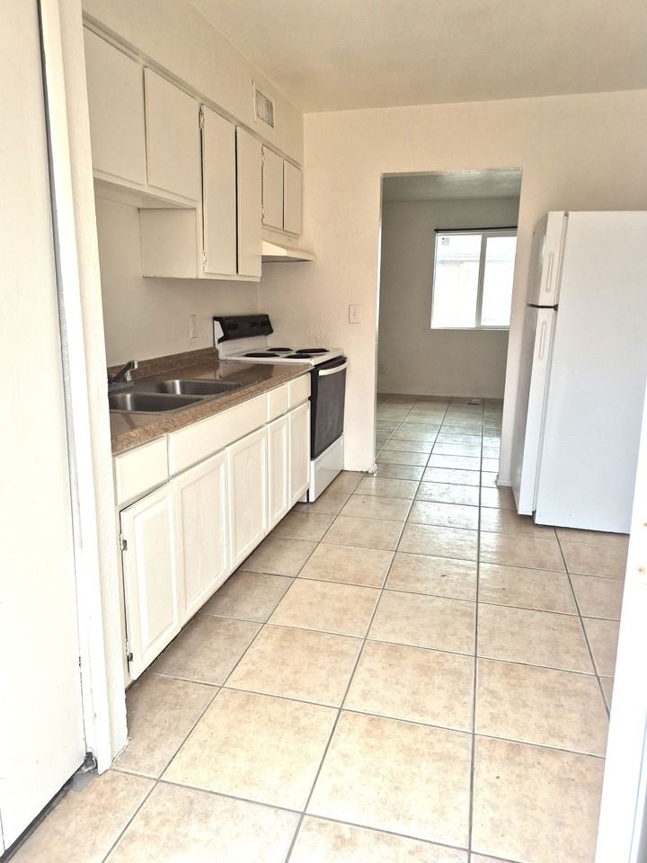 1415 S Highland Ave #1415 - Photo 4 of 10