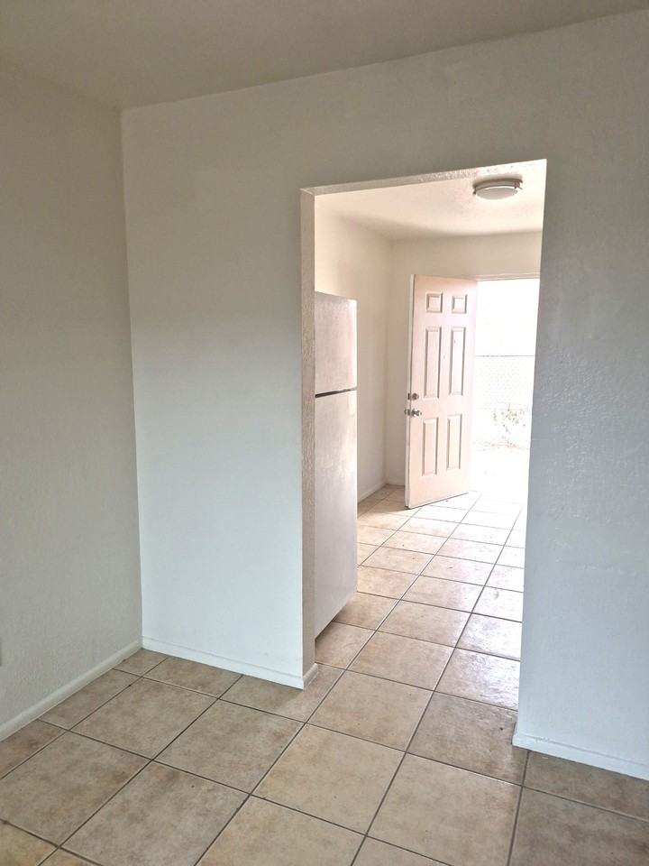1415 S Highland Ave #1415 - Photo 5 of 10