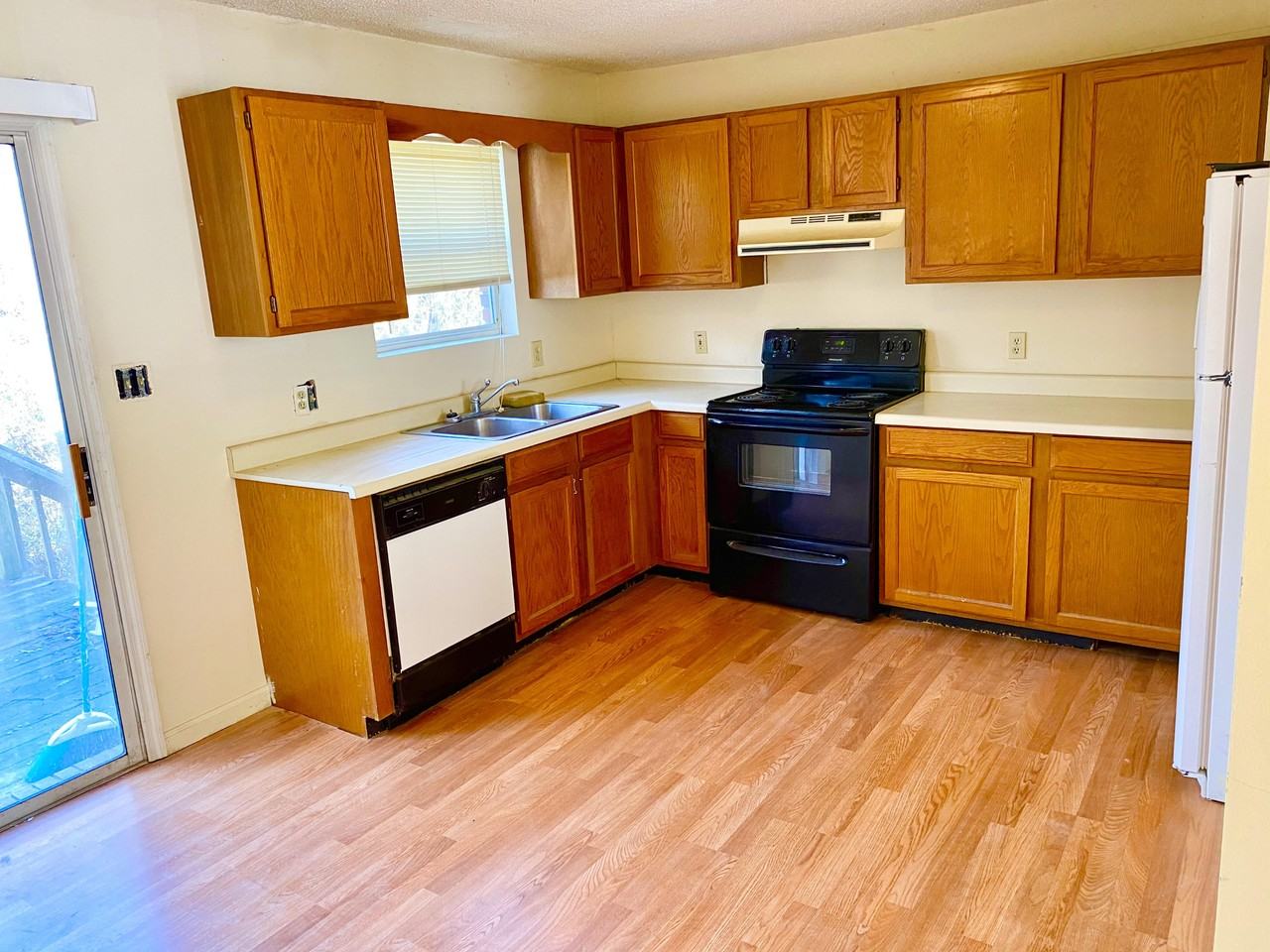 139 Rowe Ln #2 - Photo 3 of 10