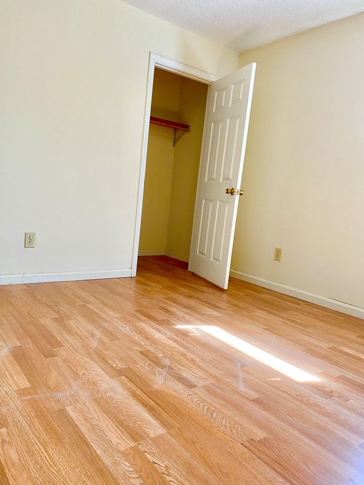 139 Rowe Ln #2 - Photo 5 of 10
