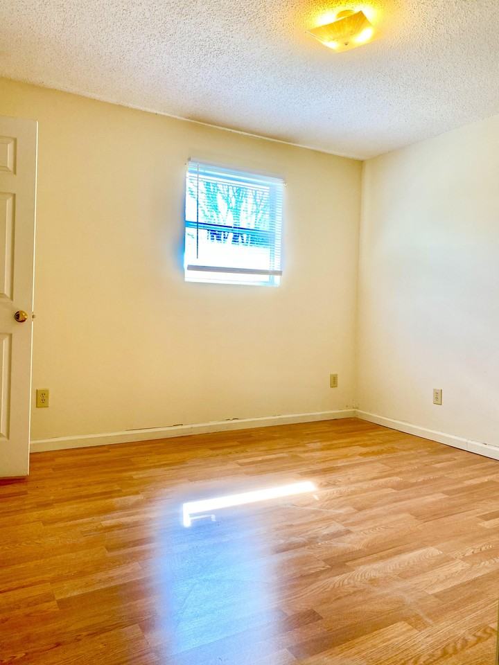 139 Rowe Ln #2 - Photo 6 of 10