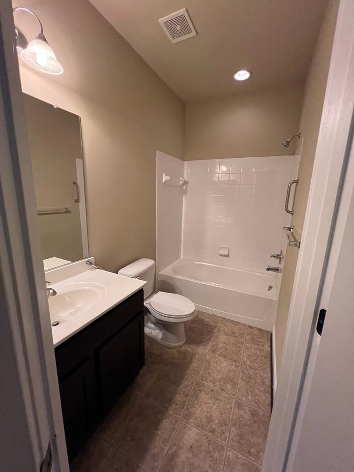 109 Saginaw Dr #109 - Photo 6 of 40