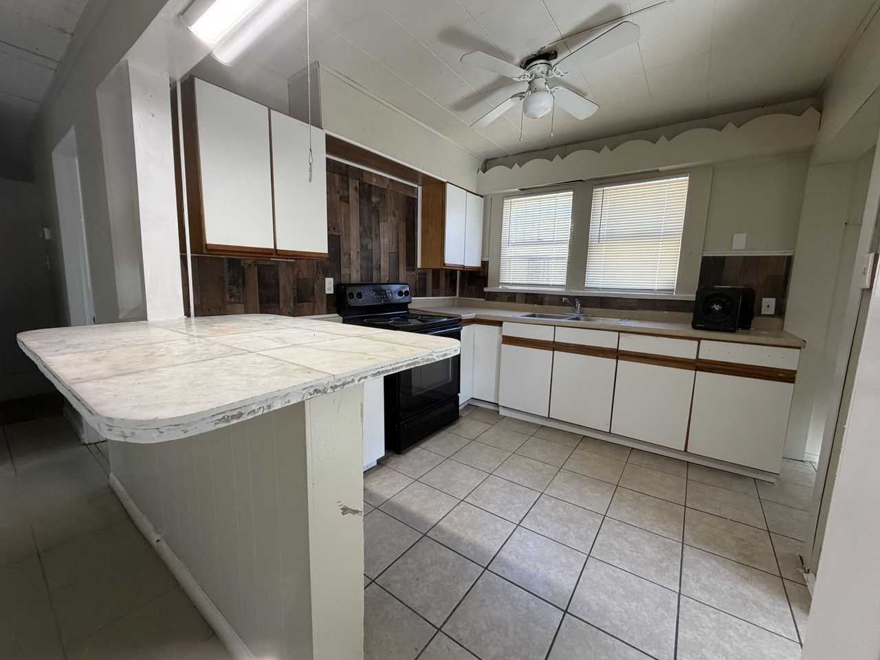 68 N Shirley St #NA - Photo 6 of 20