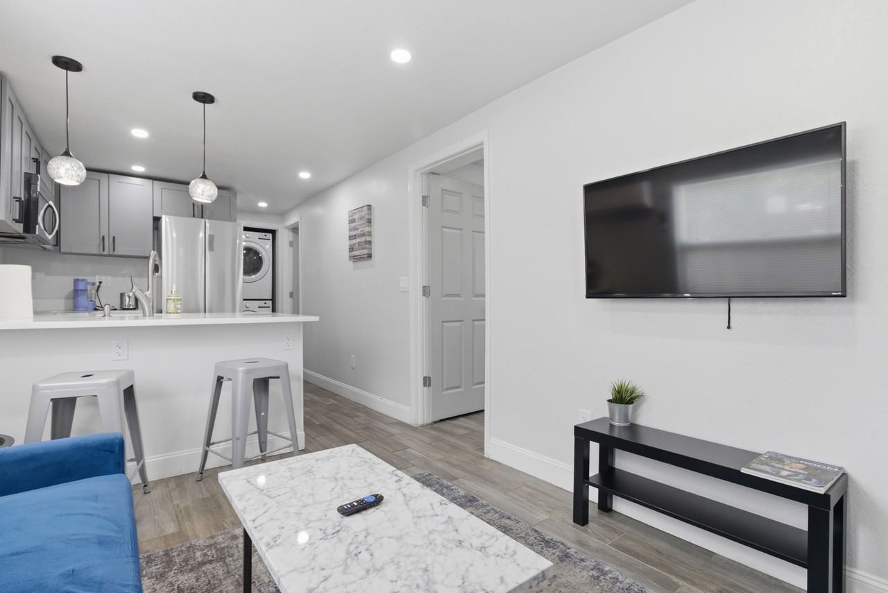 308 W Amelia Ave #5 - Photo 5 of 25