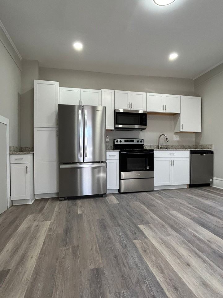 910 N Main St #A - Photo 3 of 13