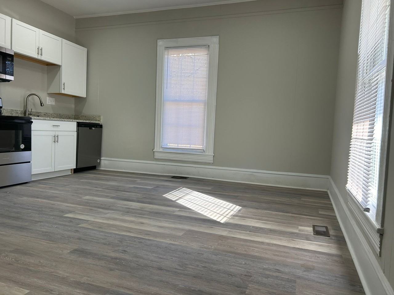910 N Main St #A - Photo 4 of 13