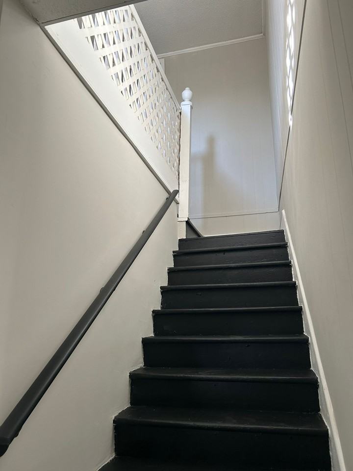 910 N Main St #A - Photo 5 of 13