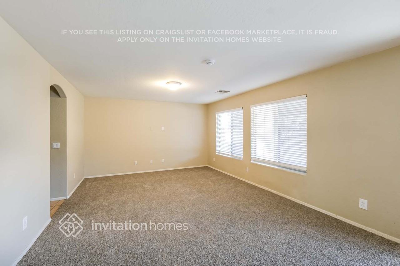 8134 W Hilton Ave - Photo 5 of 18