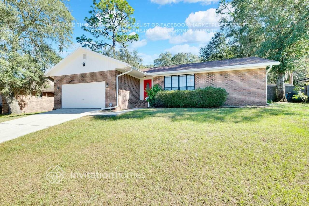 6241 Cranberry Ln E - Photo 2 of 26