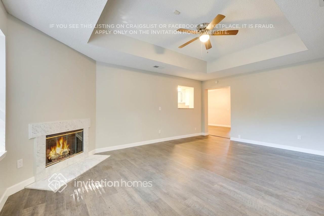 6241 Cranberry Ln E - Photo 7 of 24