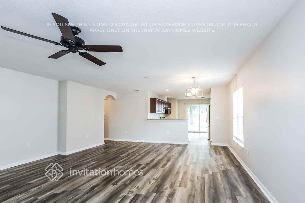 15421 Florida Breeze Loop - Photo 3 of 15