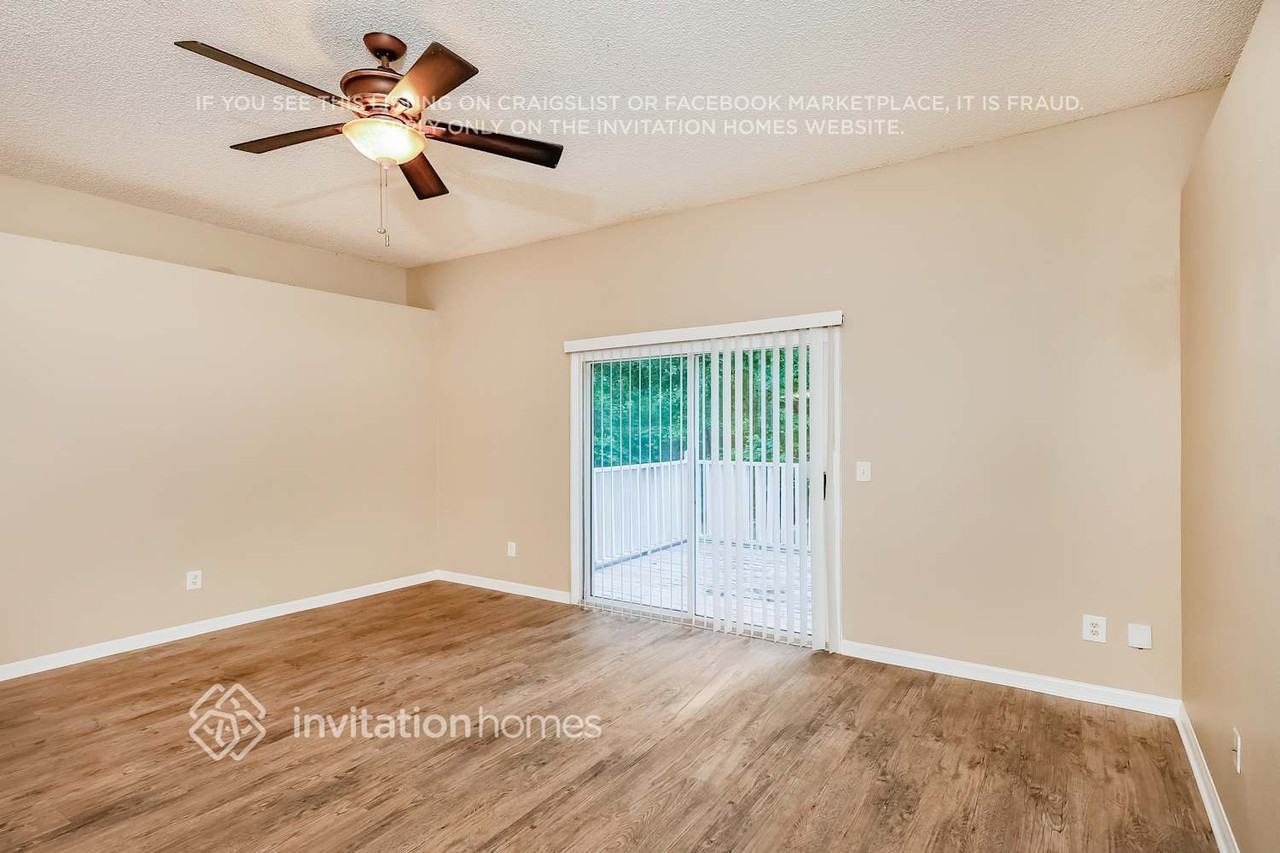 137 Dover Bluff Dr - Photo 3 of 17
