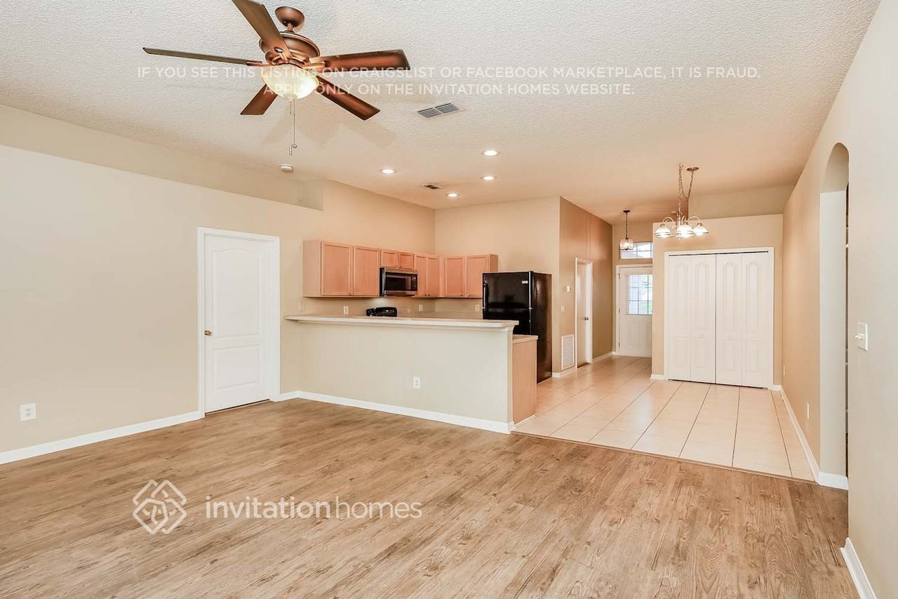 137 Dover Bluff Dr - Photo 4 of 17