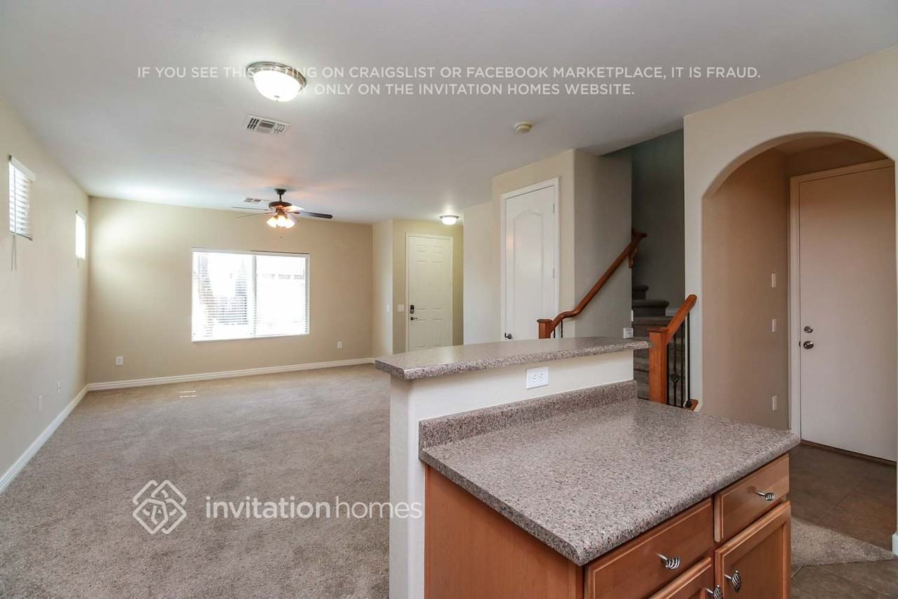 229 S Trenton - Photo 4 of 20