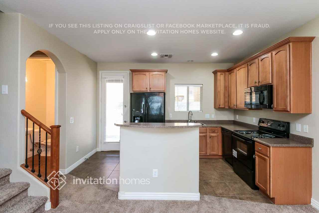229 S Trenton - Photo 6 of 20