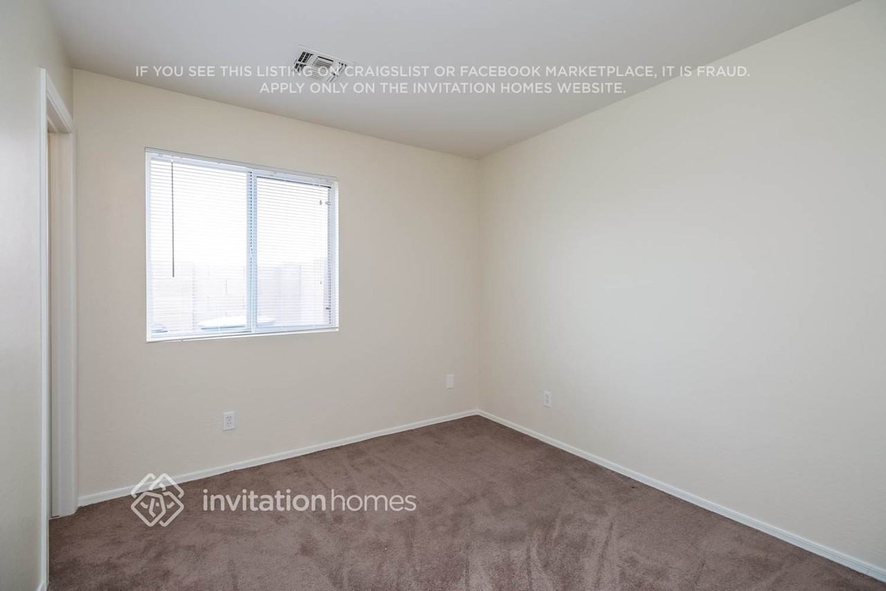 11013 W Augusta Ave - Photo 3 of 12