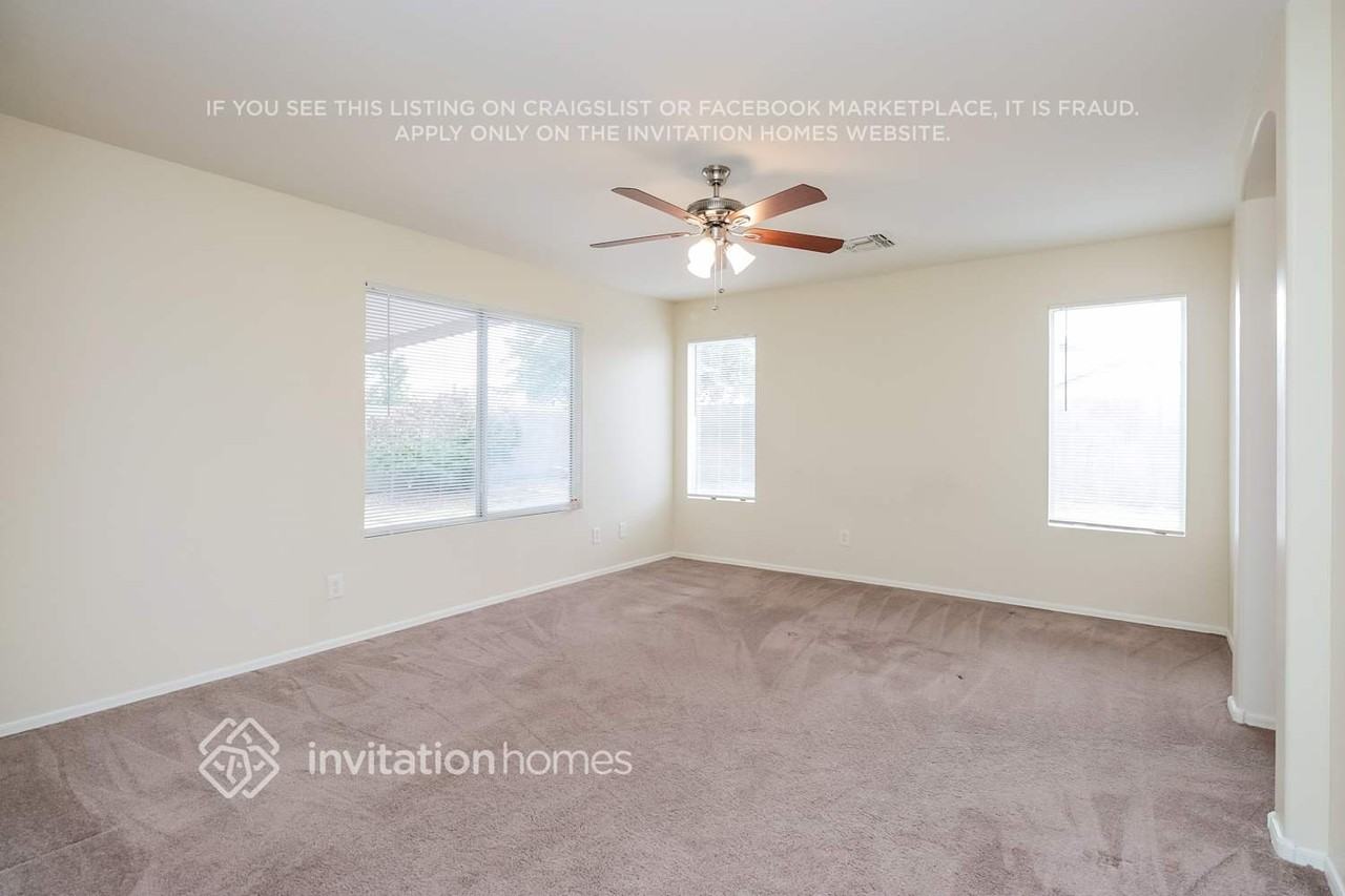 11013 W Augusta Ave - Photo 5 of 12