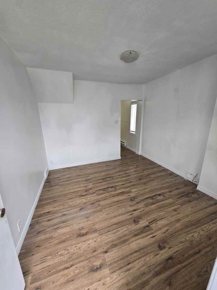 1612 Pacific Avenue West - Photo 3 of 12