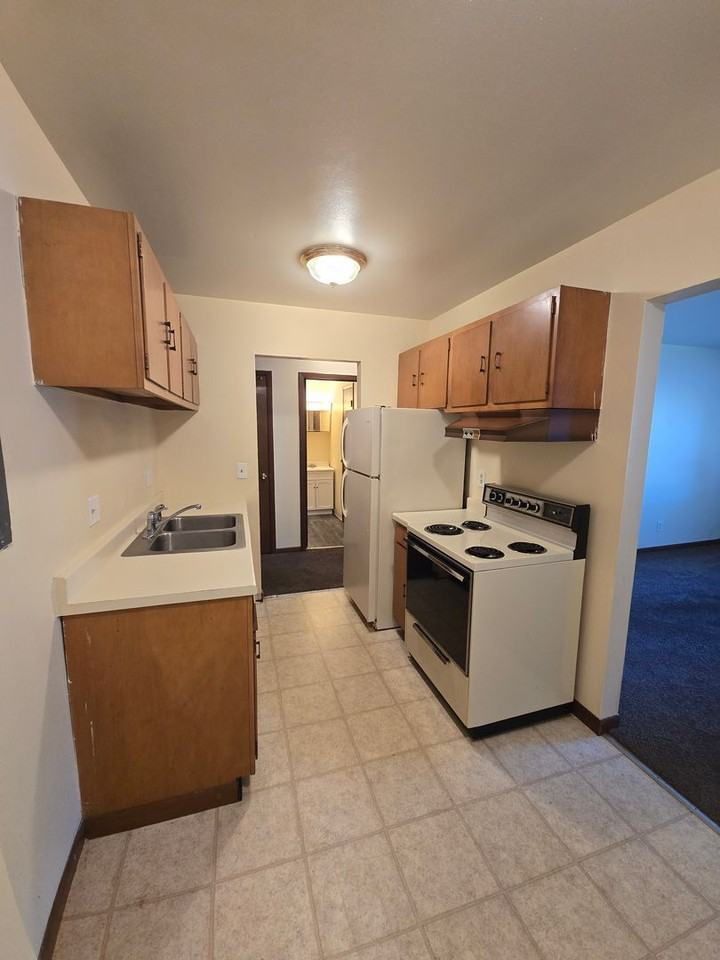 829 N Court St - Photo 3 of 13