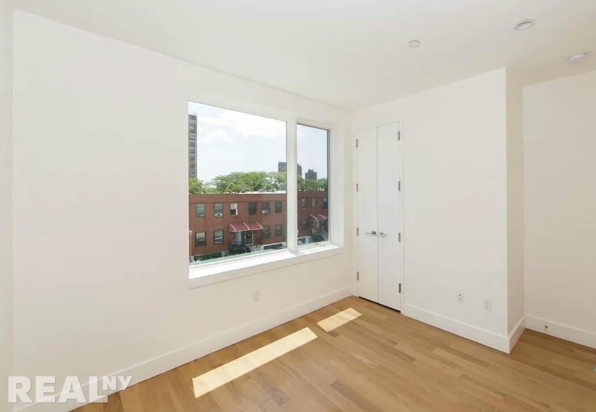 Bedford Ave #5F - Photo 2 of 6