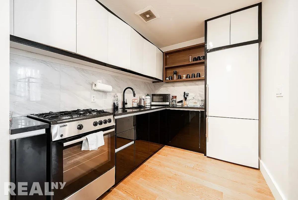 E 32nd St #3D - Photo 3 of 15