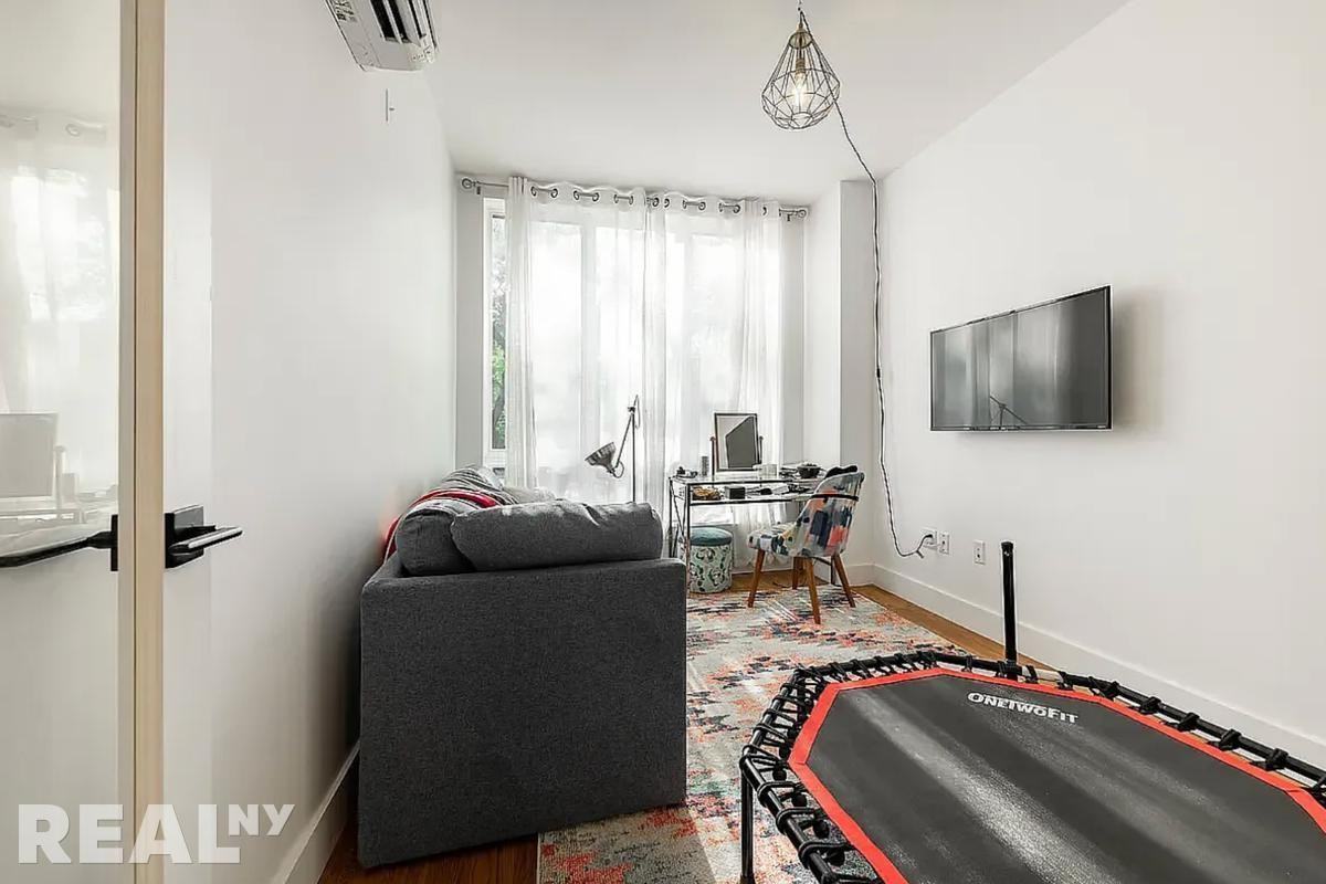E 32nd St #3D - Photo 5 of 15