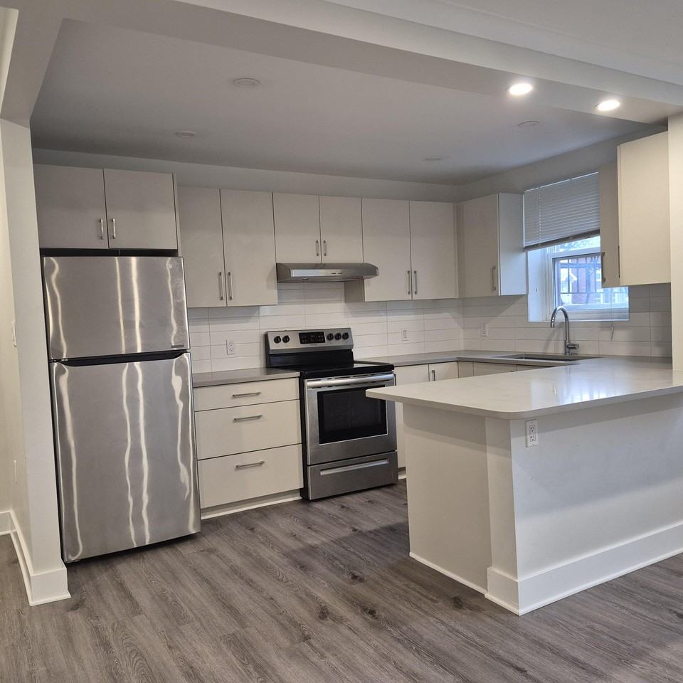 341 Whitby Ave - Photo 2 of 11
