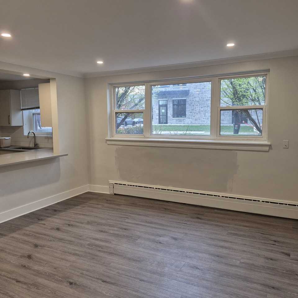341 Whitby Ave - Photo 3 of 11