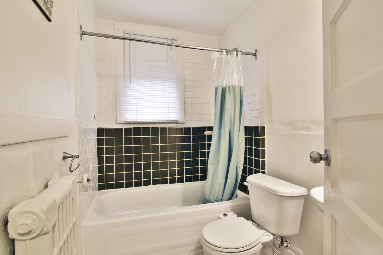 935 Jervis Street - Photo 8